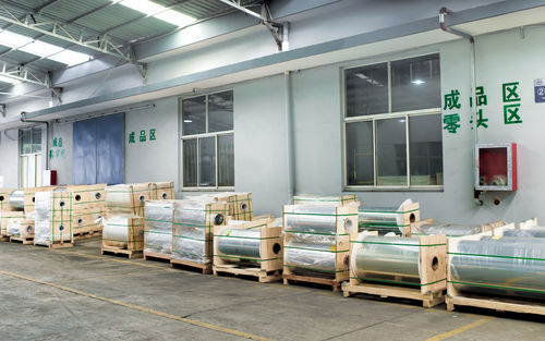 Tin tức mới nhất của công ty về Làm thế nào để đóng gói phim PET giải phóng?